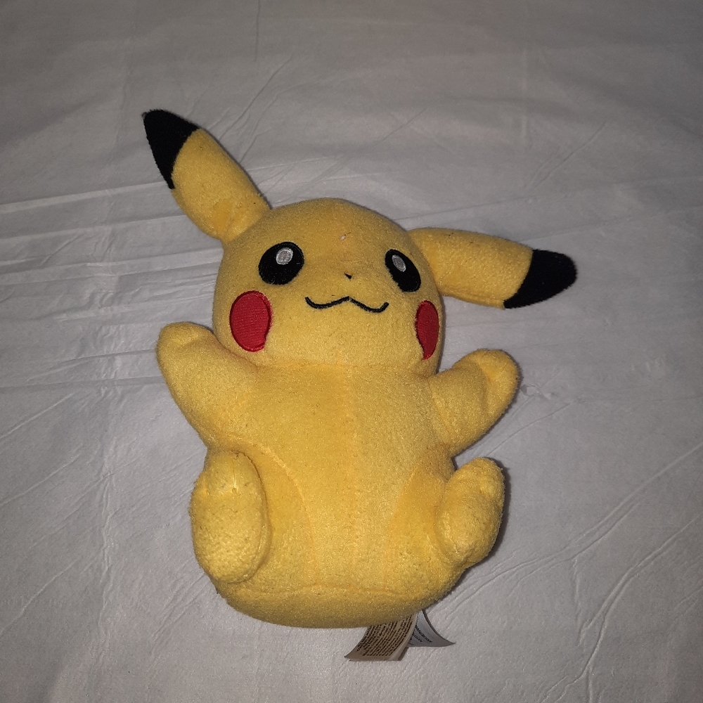 Pikachu 8in pokemon plush